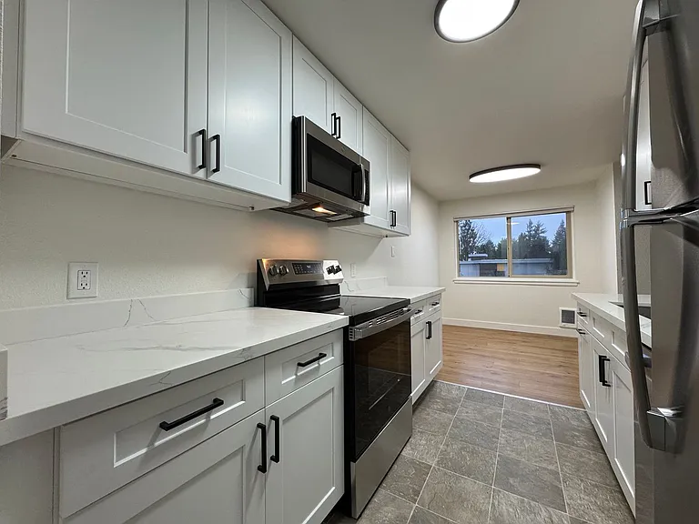 Avia Apartments | Renovated Homes in Seattle's Greenwood Neighborhood | 1 MONTH FREE!! — Photo 19