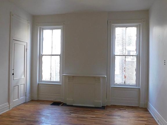 4th image of 3005 Hackberry St #1