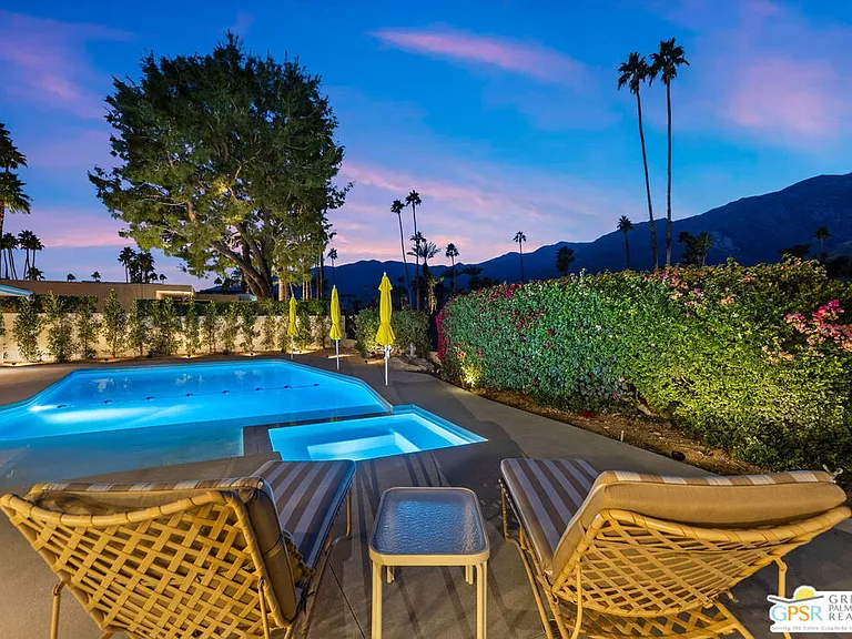 2367 S Yosemite Dr — Photo 3