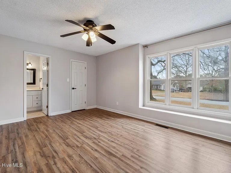 406 S Brookside Ct — Photo 9