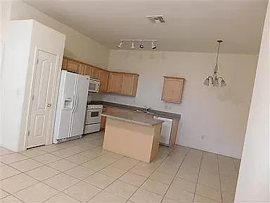 6016 S Avenida Ribero — Photo 4