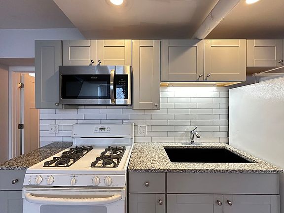 5th image of 4826.5 W Addison St #6H