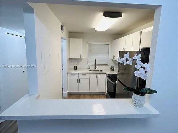 5th image of 2600 W Sunrise Lakes Dr #202