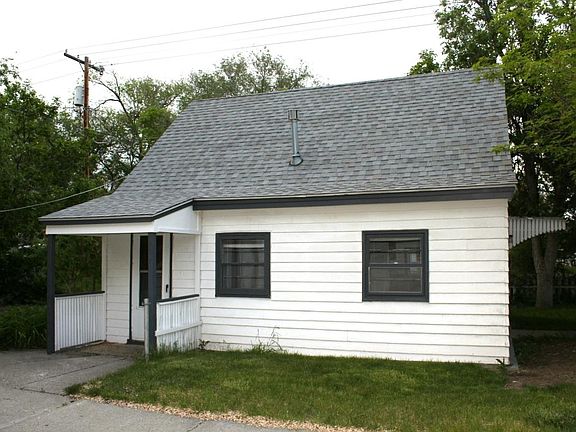 3rd image of 212 7th St W
