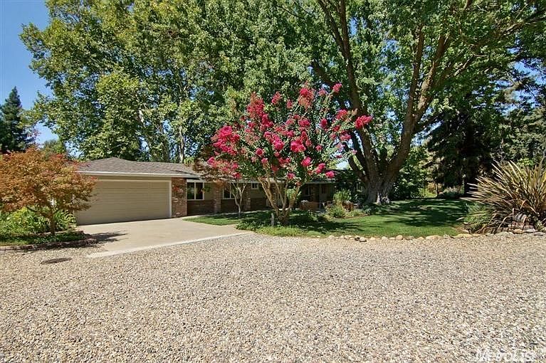 1st image of 52795 Netherlands Ave