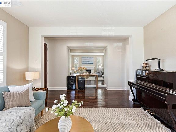 4th image of 2838 Vernon Way