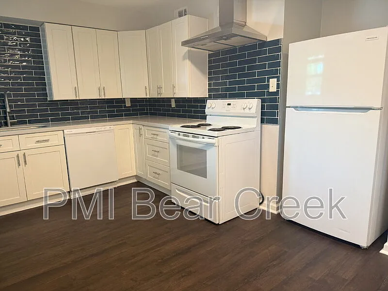 2 bed, 1.0 bath, 704 sqft, $1,100 — Photo 4
