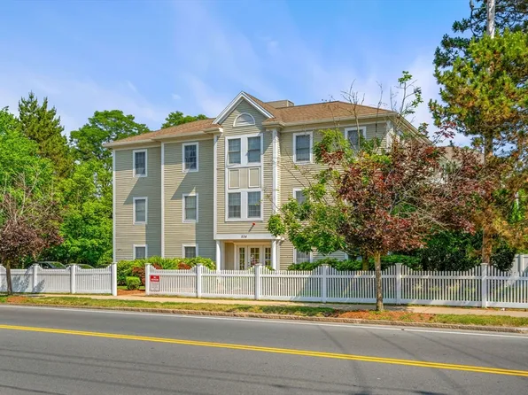 234 Water St APT 304, Wakefield, MA 01880