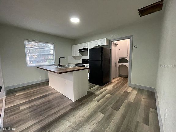 3rd image of 131 Crystal Ave W