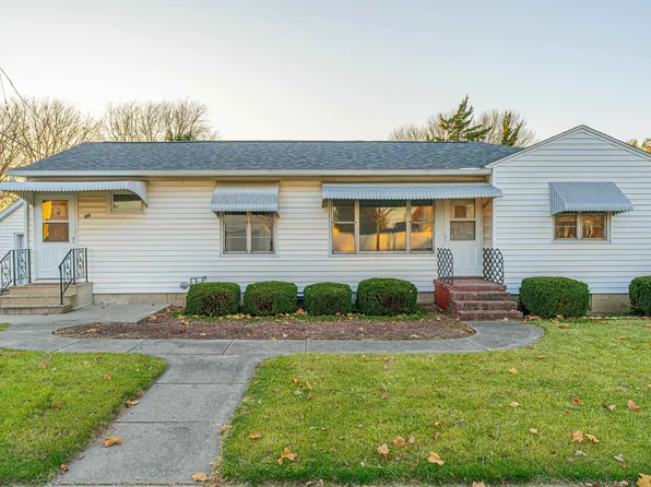 109 N 3rd St, Hartsburg, IL 62643