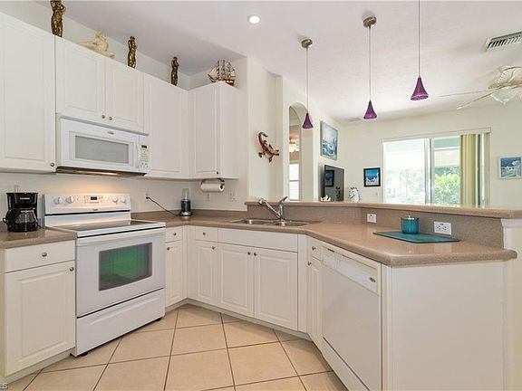 5th image of 10673 Camarelle Cir