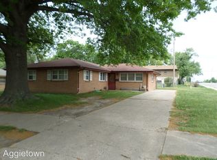 2400 Himes Rd, Manhattan, KS 66502