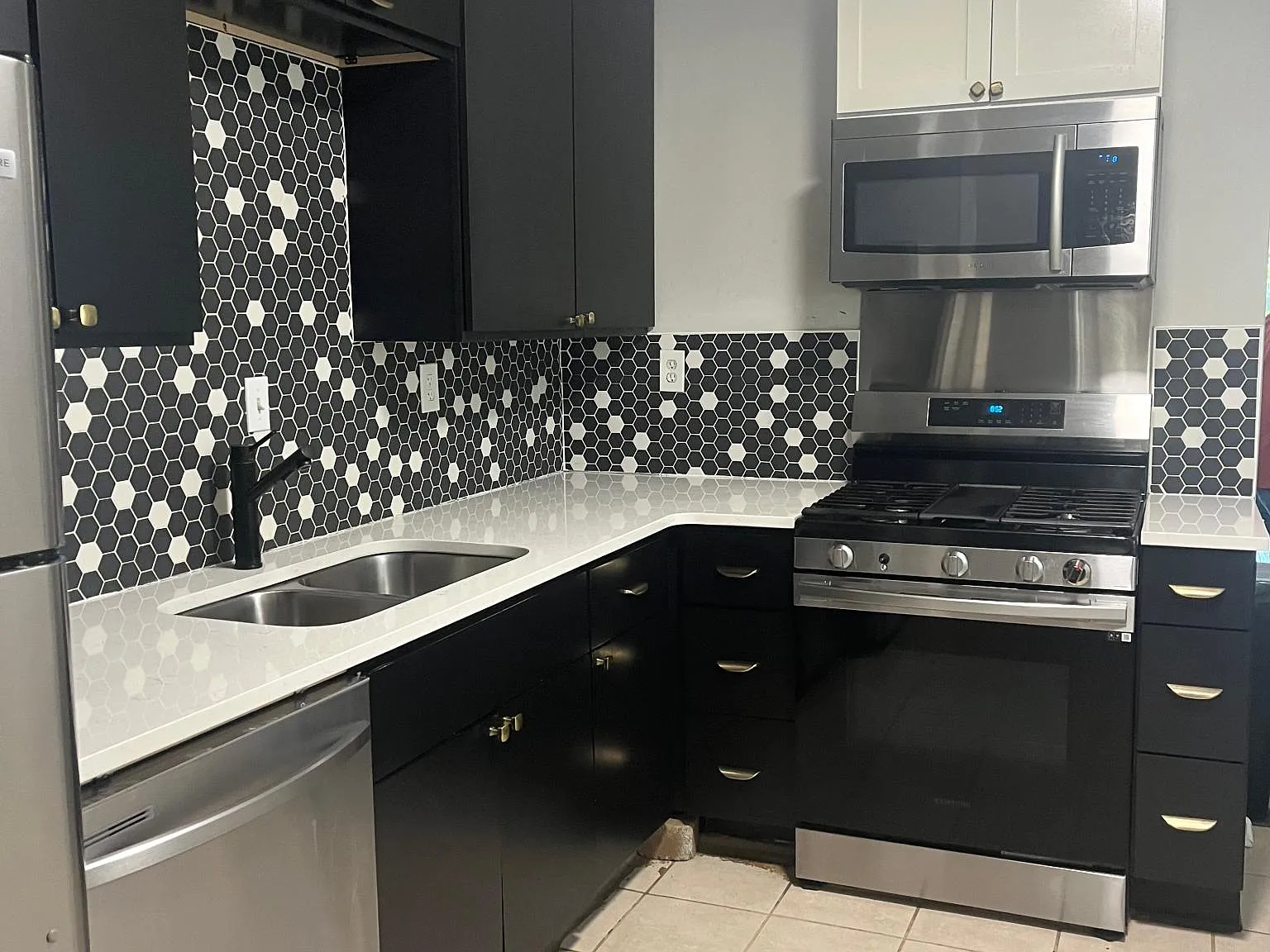 3 bed, 1080 sqft, $2,250 — Photo 2