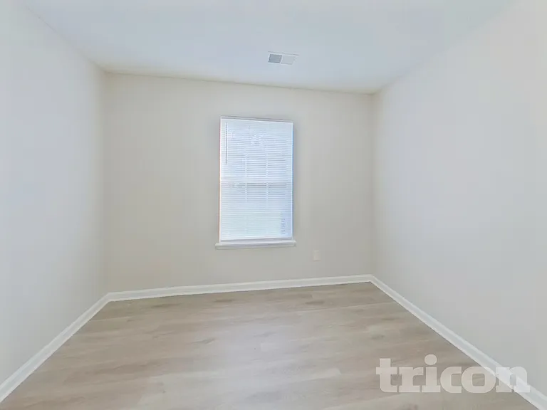 221 Meyer Ln — Photo 5