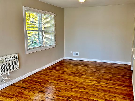 4th image of 110 Moffett St #2