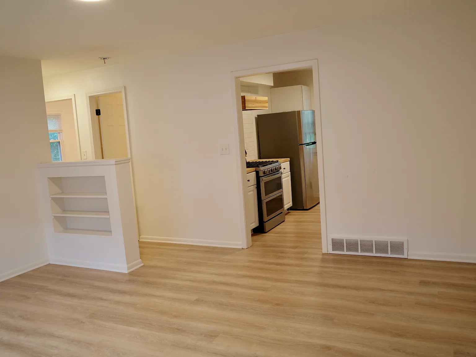 2 bed, 756 sqft, $1,350 — Photo 2