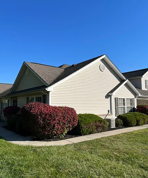 302 Rose Hill Ln — Photo 1