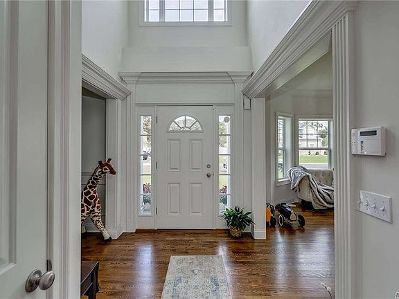 2nd image of 6 Frank Ct