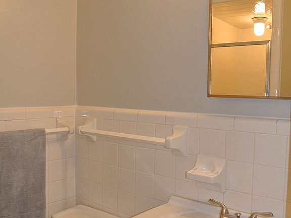 MASTER BATH W/ SHOWER