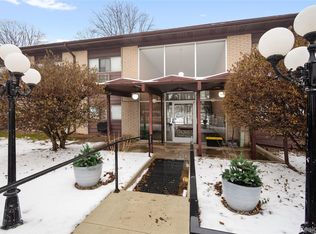 995 N Cass Lake Rd APT 218, Waterford, MI 48328