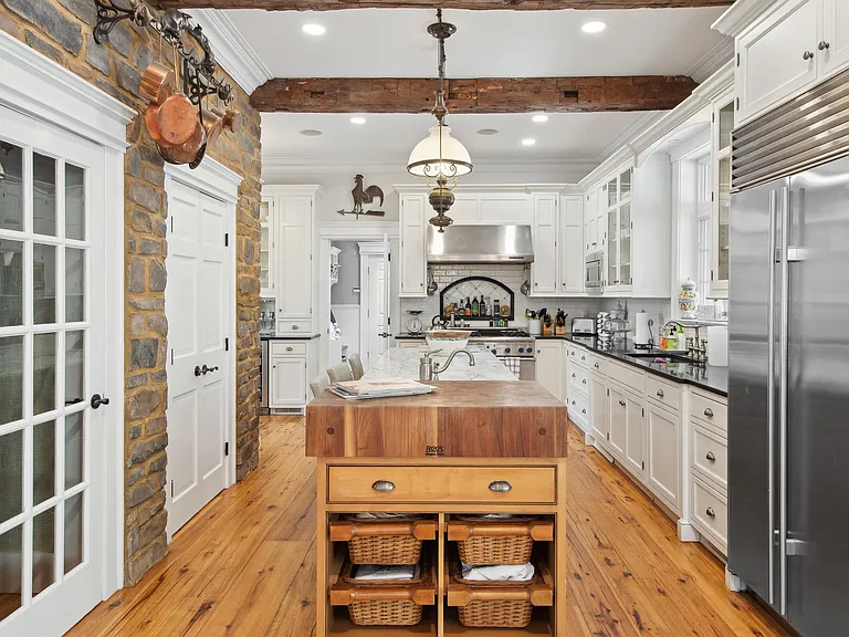 371 Sag Harbor Tpke — Photo 11