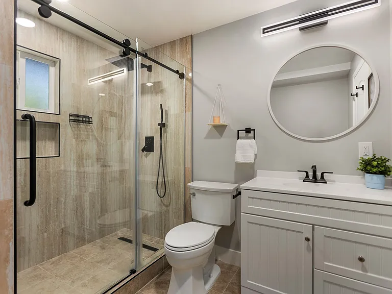 Full bath(Downstairs)