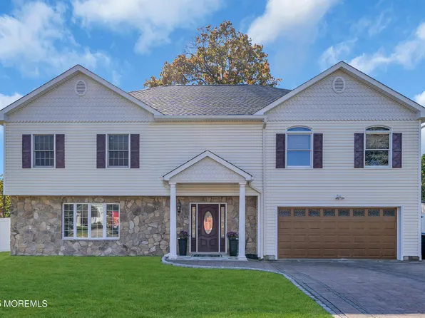 64 Hawthorne Avenue, Holmdel, NJ 07733