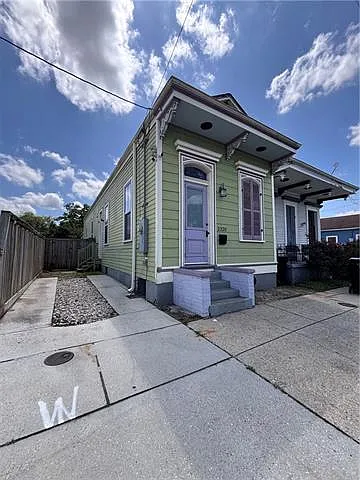 3 bed, 2.0 bath, 1125 sqft, $2,199 — Photo 2
