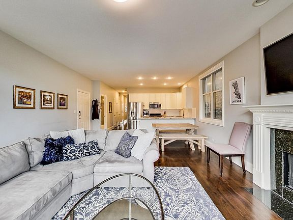 5th image of 860 W Buckingham Pl APT 3E