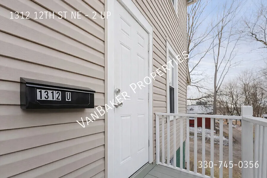Building Photo - 1312 12th St NE #2