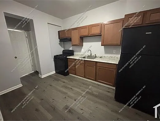 3 bed, $2,100 — Photo 3