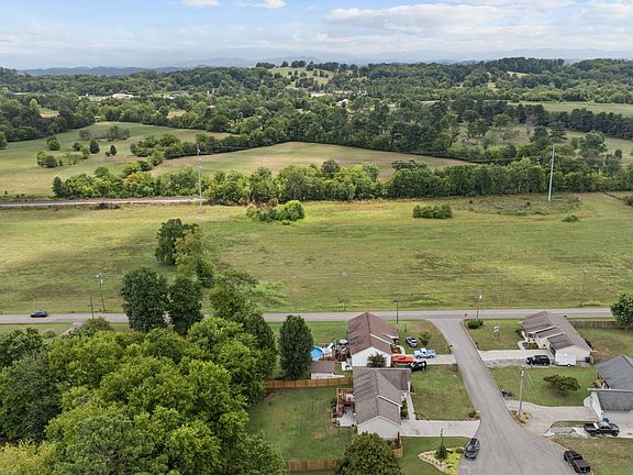 5th image of 104 Wintergreen Dr