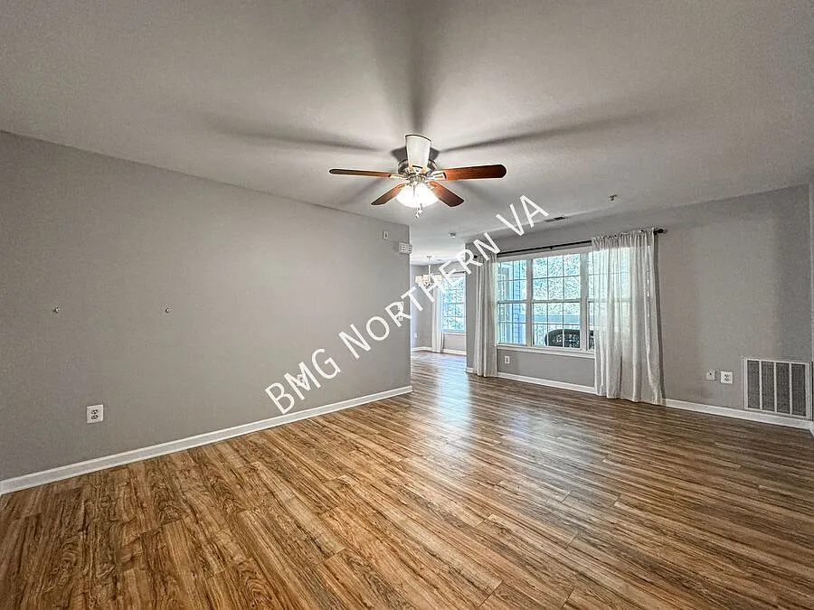Building Photo - 635 Constellation Sq SE #G