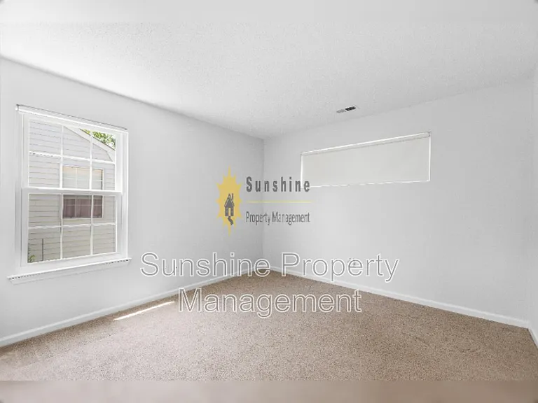 1486 Berkshire Dr — Photo 8