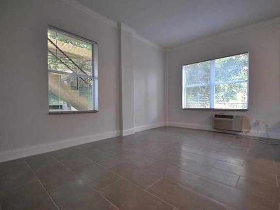 3rd image of 437 NE 29th St APT 105