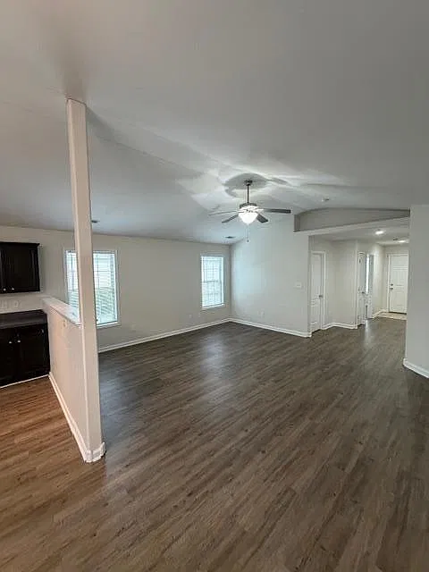 3 bed, 2.0 bath, 1344 sqft, $2,095 — Photo 2