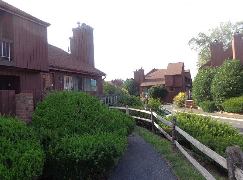 1st image of 25 Bloomingdale Dr, 4C