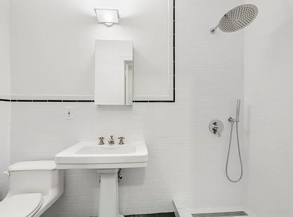 4th image of 18 W 68th St APT 4A