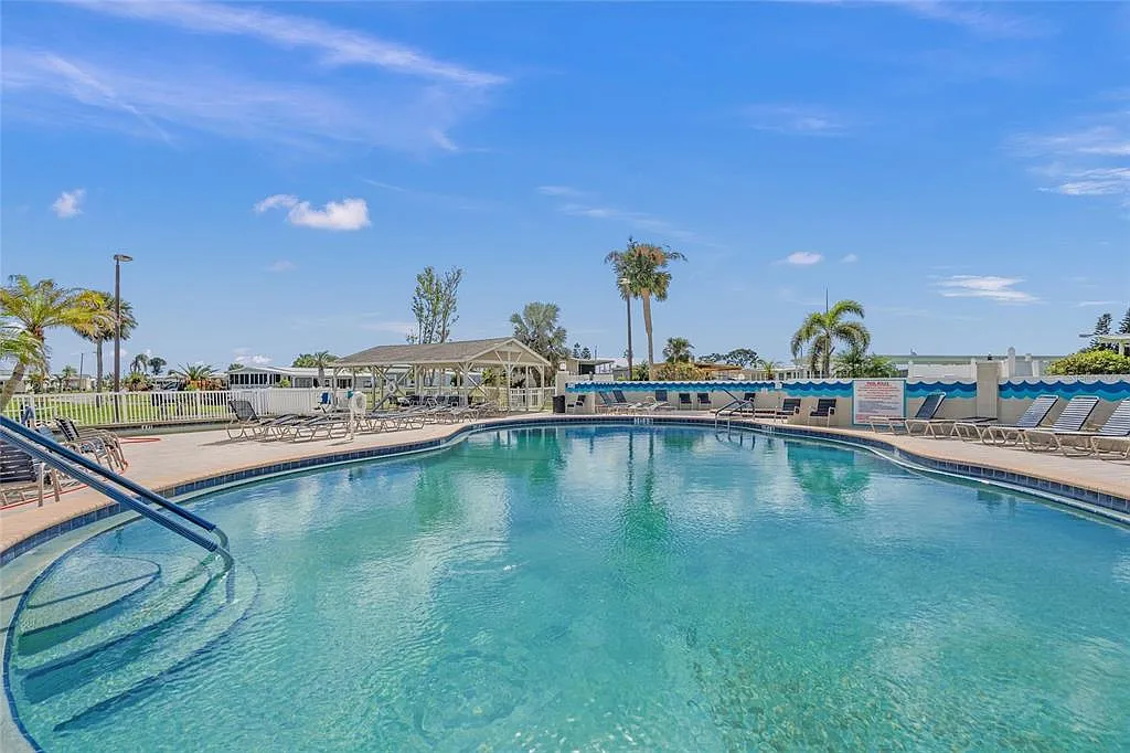 2 bed, 2.0 bath, 728 sqft, $1,400 — Photo 1