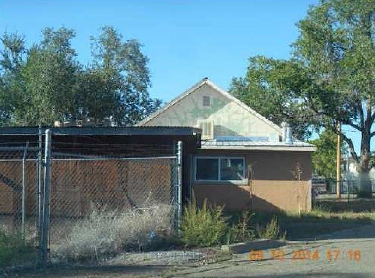 2nd image of 811 W 7th St