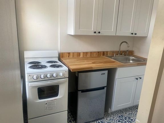 4th image of 23 Dubois St