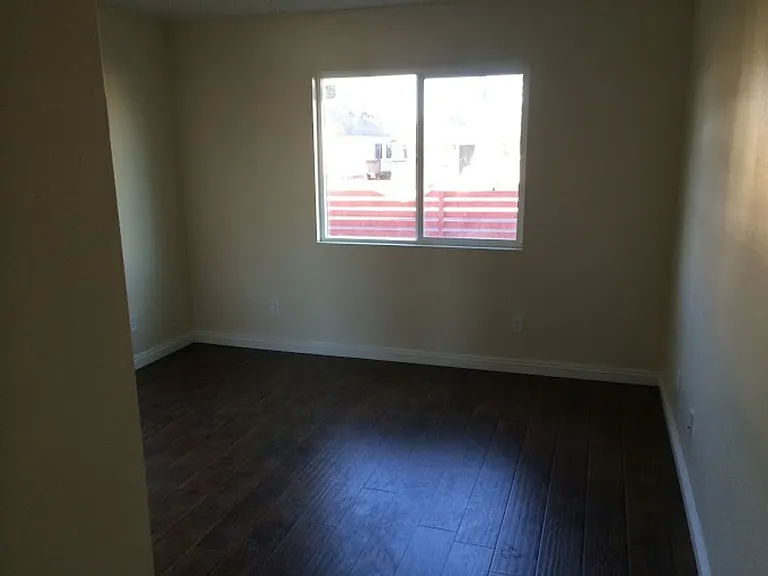 3778-3780 S La Salle Ave — Photo 9