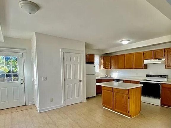 4th image of 49 Rose St
