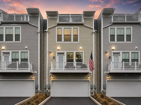 2240 S Glebe Rd, Arlington, VA 22206