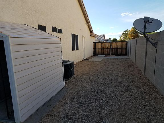 3rd image of 8421 W Fullam St