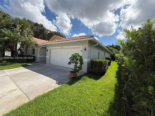 16850 Crestview Ln — Photo 2