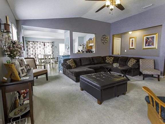 4th image of 396 Bostwick Cir