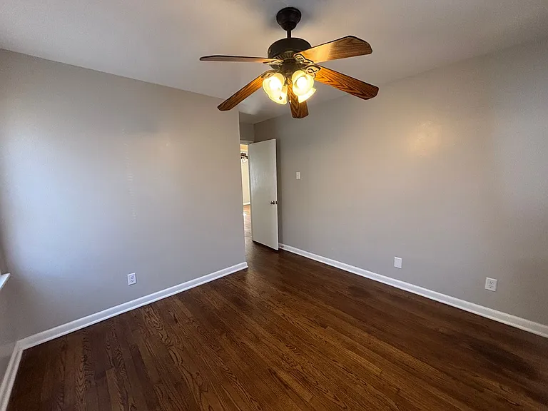4623 Violet Ave — Photo 6