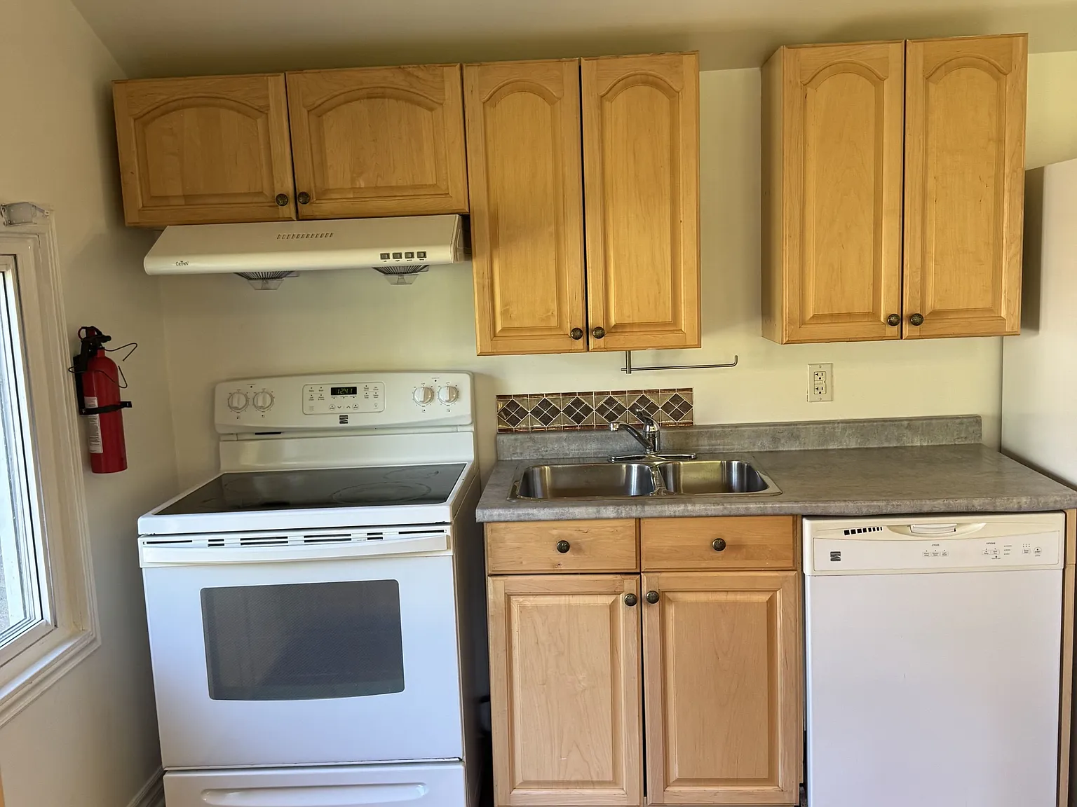 2 bed, $1,900 — Photo 2