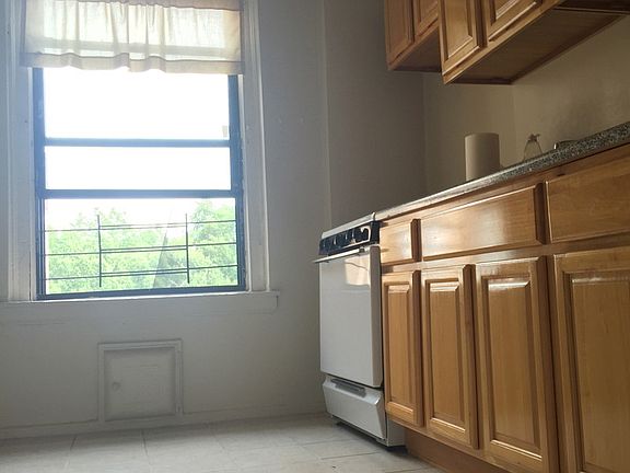 3rd image of 210 W 262nd St APT 3H